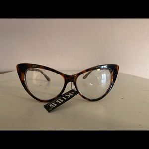 Cat eye clear glasses costume brown tortoise